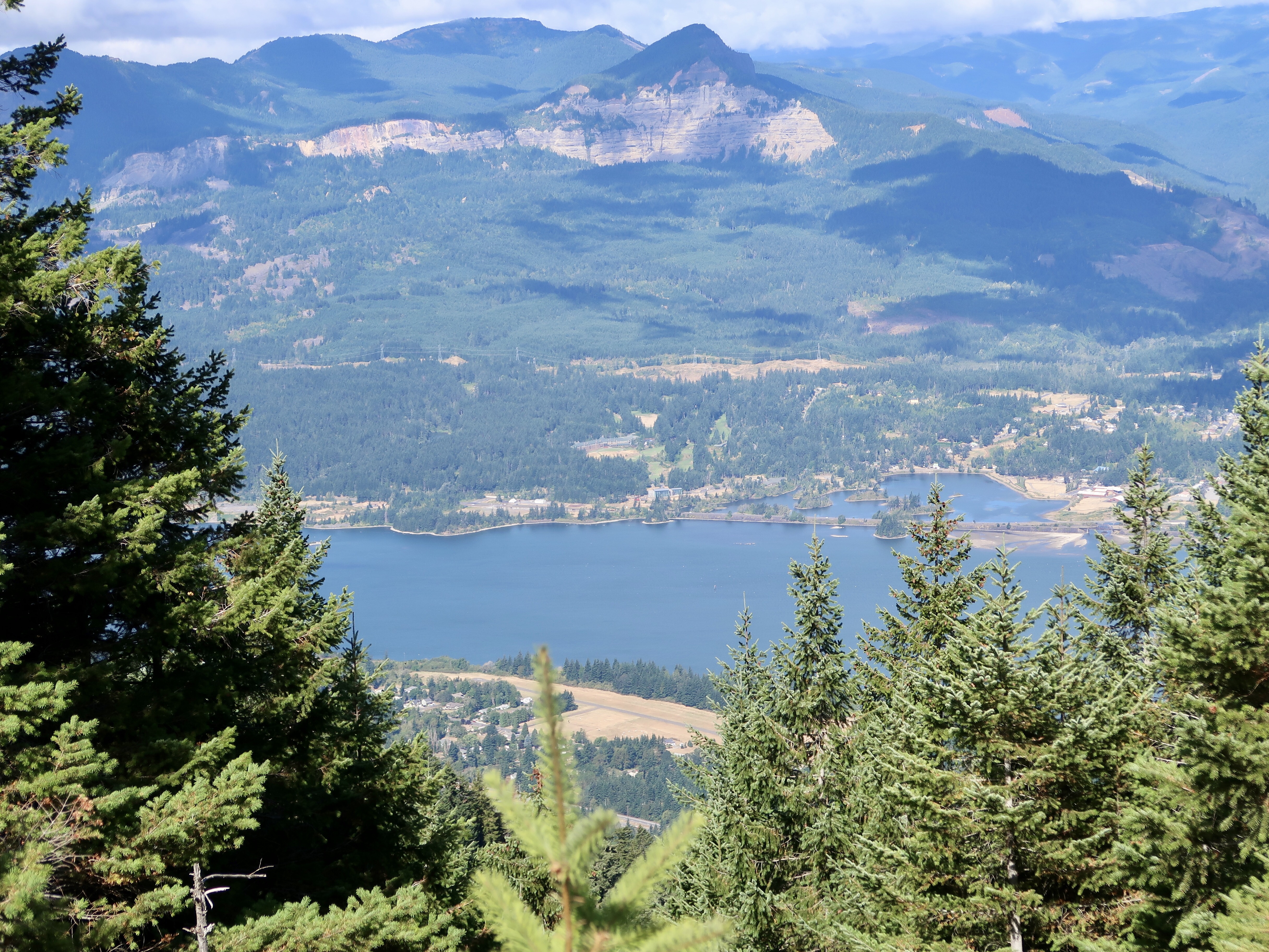 PCT Day 140 – Behold the Mighty Columbia River!