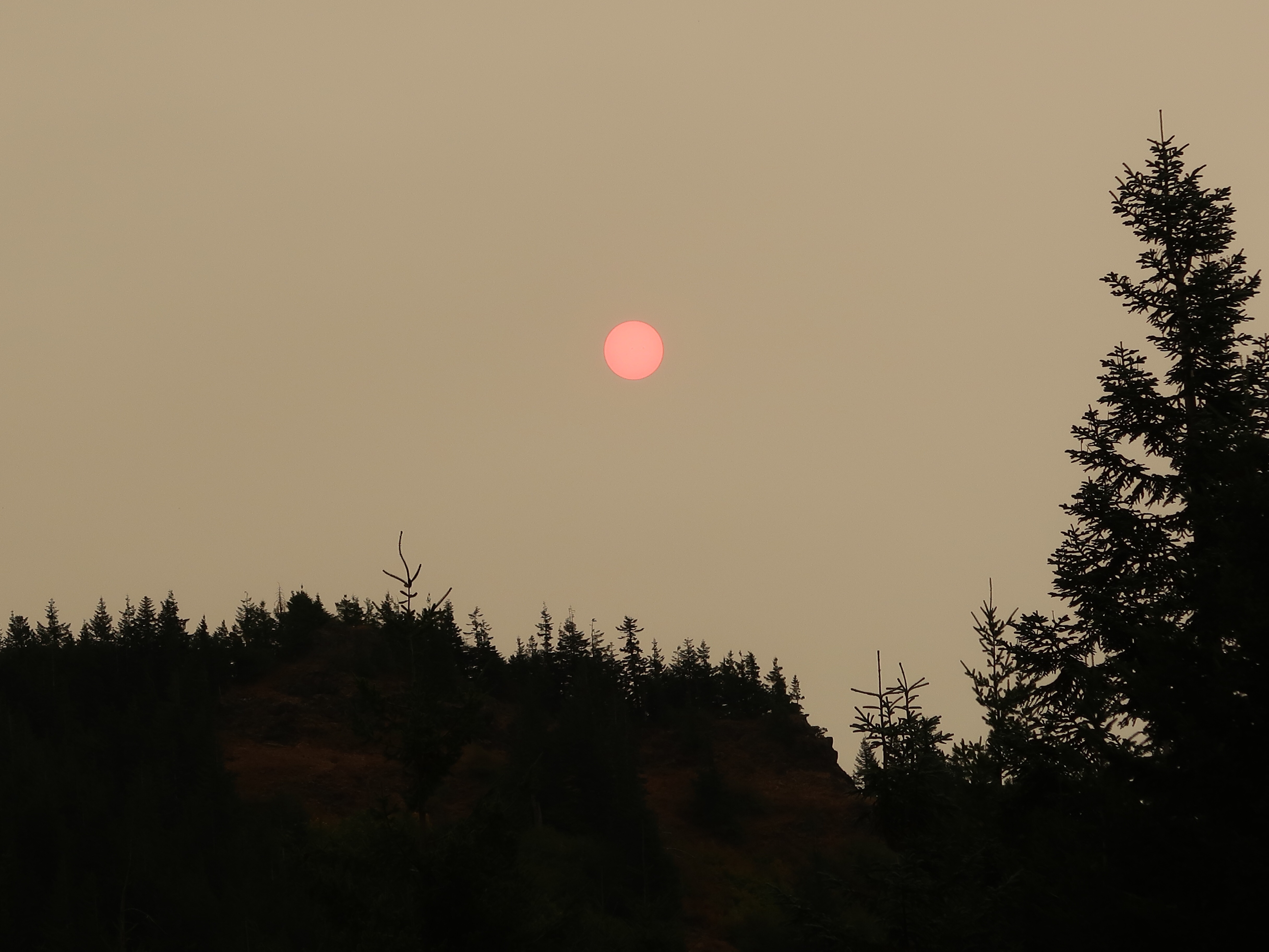 PCT Day 144 – Hiking through Forest Fire Smoke