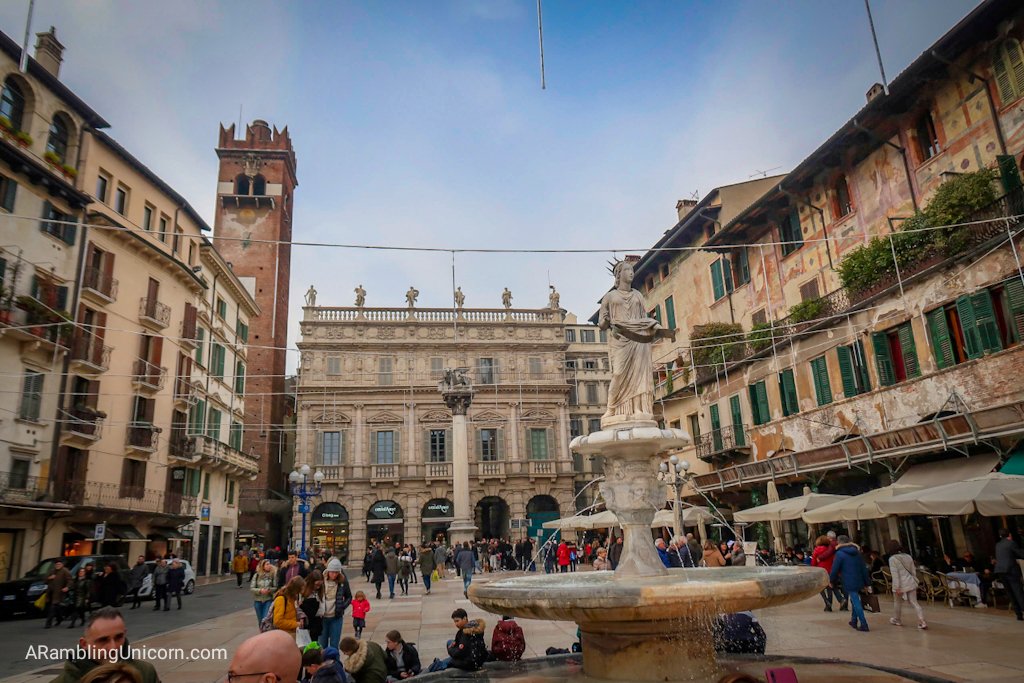 Verona in 24 Hours: The fountain in the center of Pizza delle Erbe