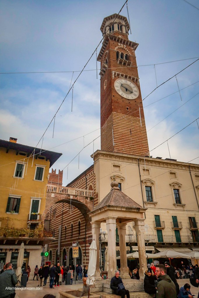 Verona in 24 Hours: the Well in the center of Pizza delle Erbe