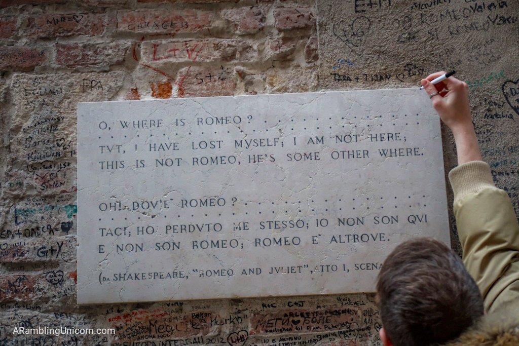 The plaque in front of Romeo's House.