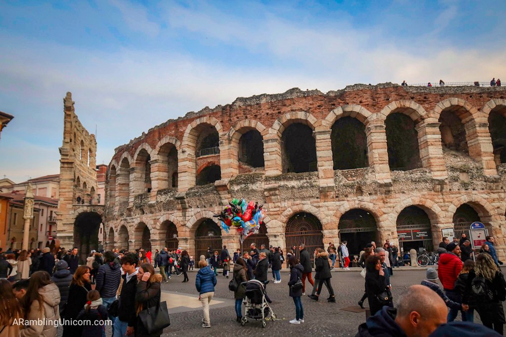 Verona in 24 Hours: The Verona Arena crowded with people