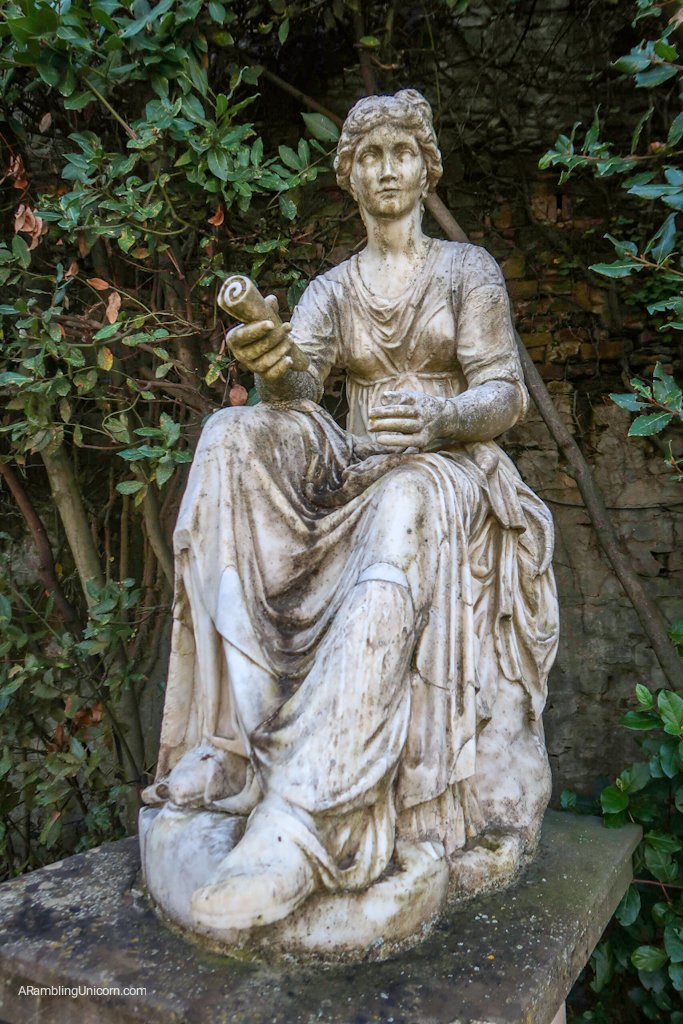 A statue of a woman in Boboli Gardens