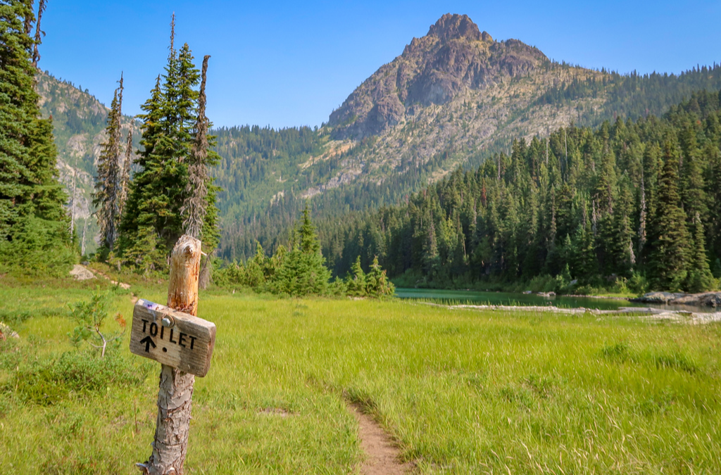 How to Pee Outside (and Poop too!): Hiking Bathroom Etiquette