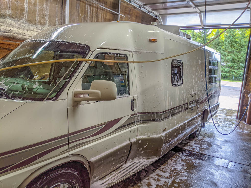 The Rialta gets a bath at a car wash that is large enough for motorhomes