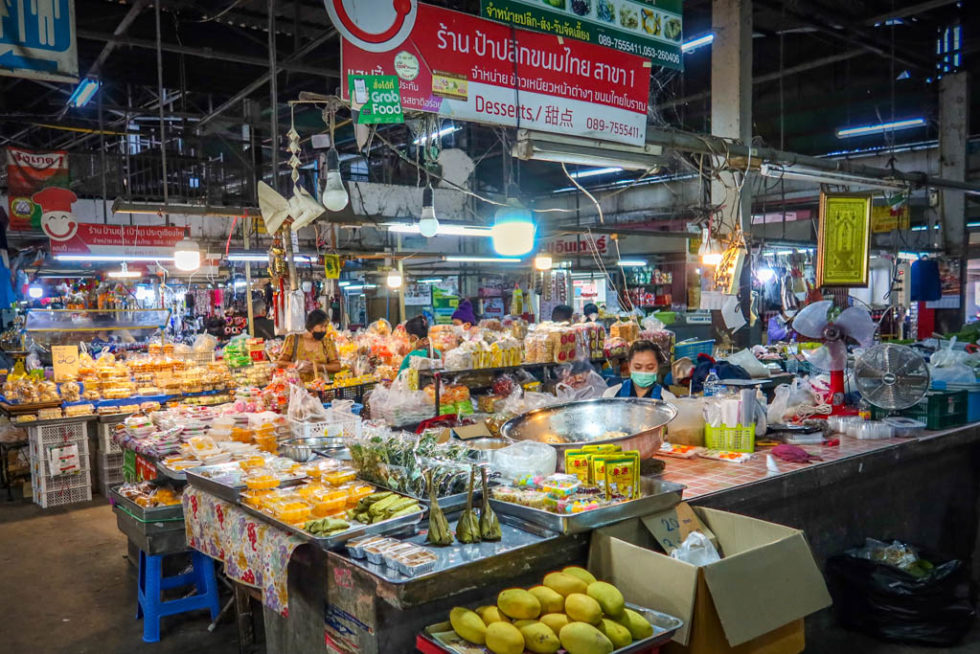 9 Amazing Chiang Mai Markets, Walking Streets and Flea Markets [2022]